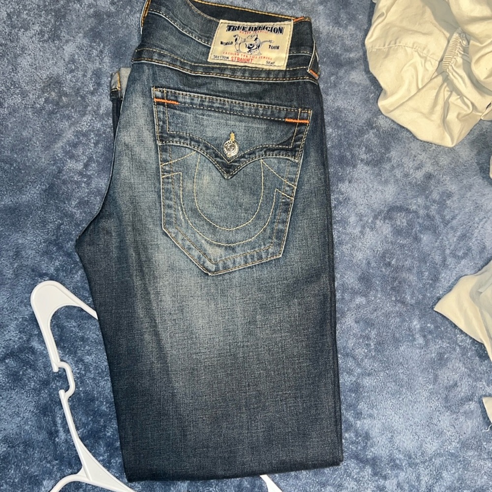 True Religion size 32. Hardly ever worn. Price isn’t firm. Throw best offer.